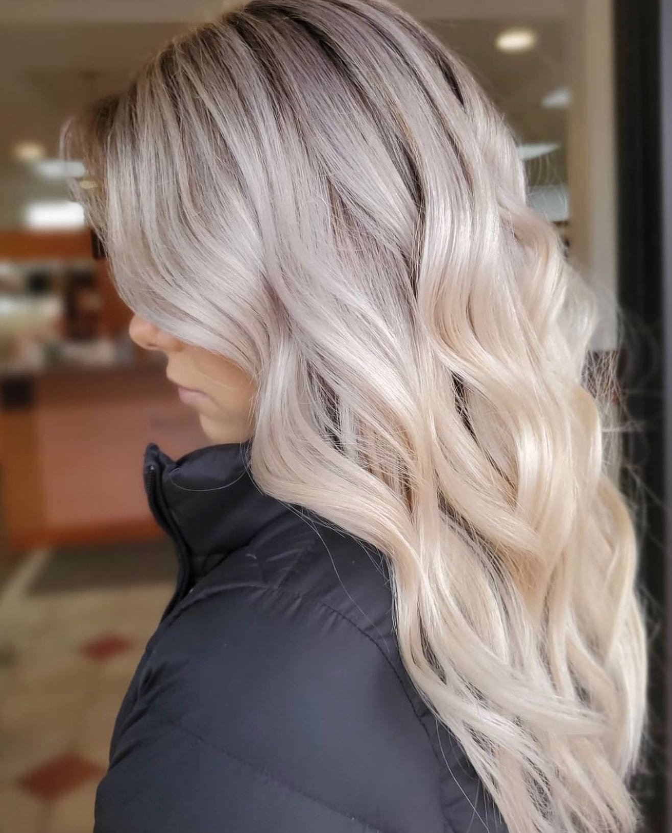 27 Stunning Fall Hair Colors for Blondes 2026 25 Icy Blonde Waves With A Root Smudge