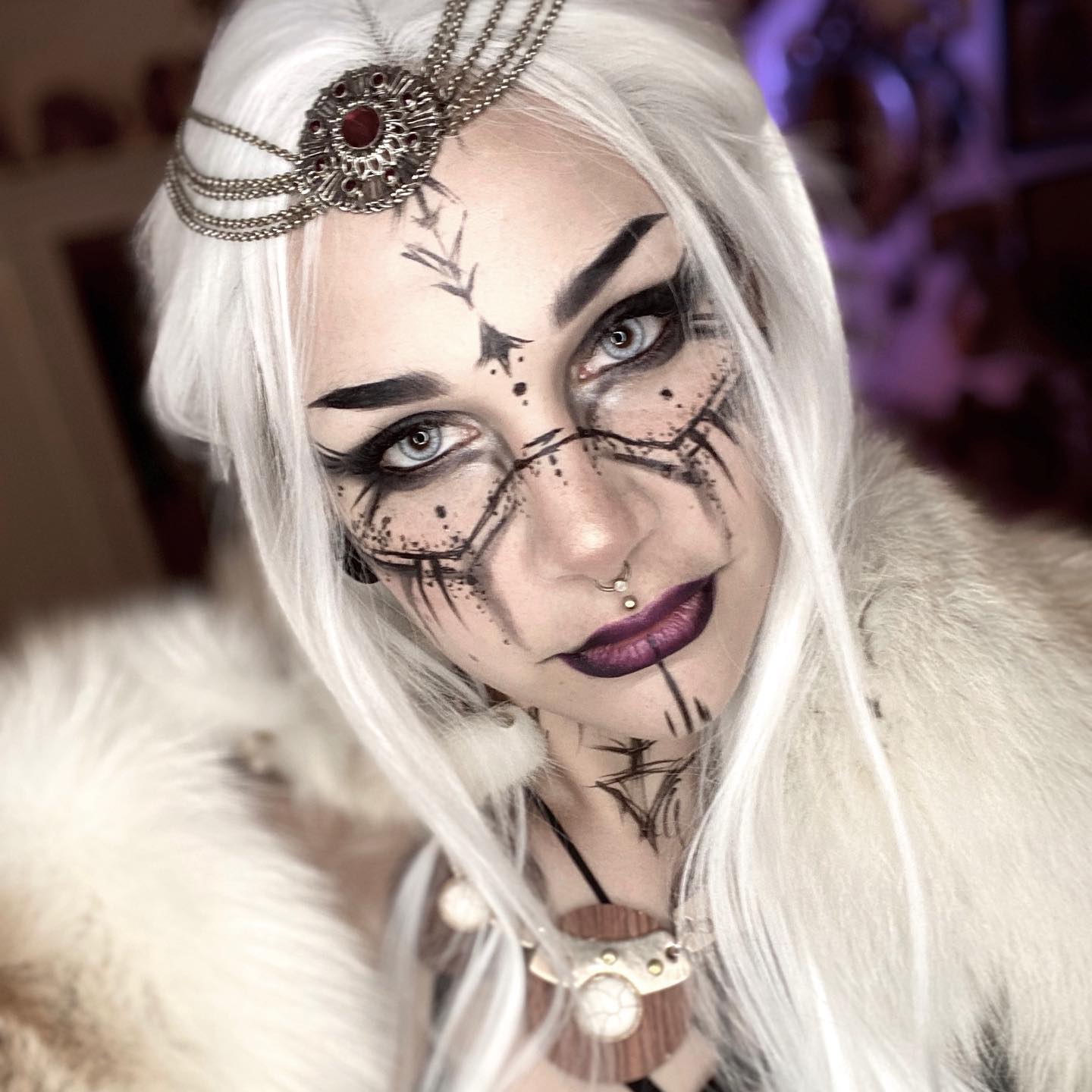 25 Witch Hairstyles 2026: Enchant Your Look 17 Icy White Witchy Waves With Chain Headpiece