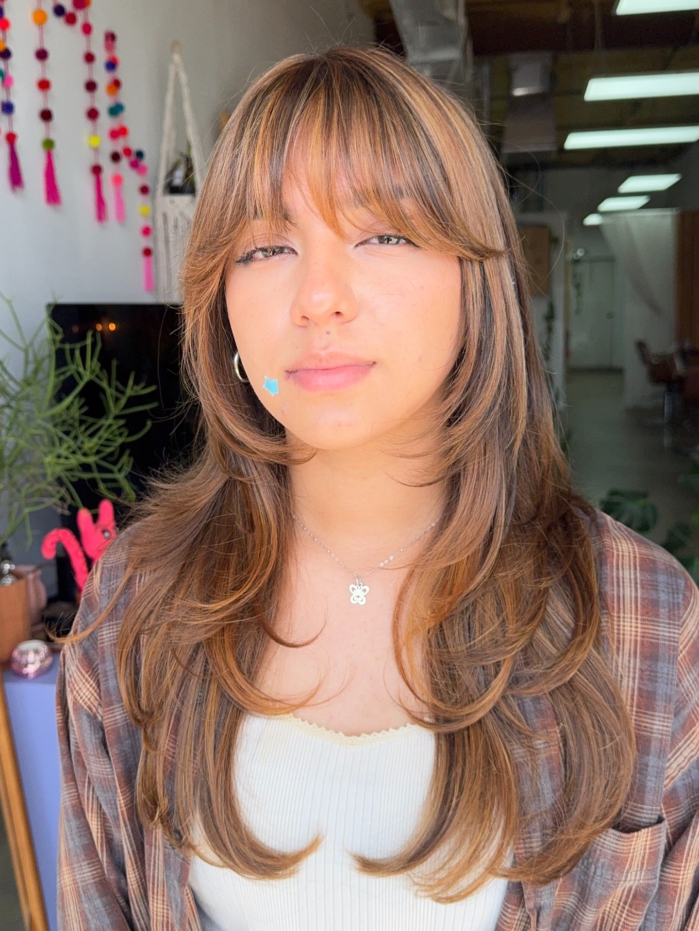 27 Stunning Fall Hairstyles You Need To Try In 2026 9 Layered Honey Blonde Cut With Wispy Bangs