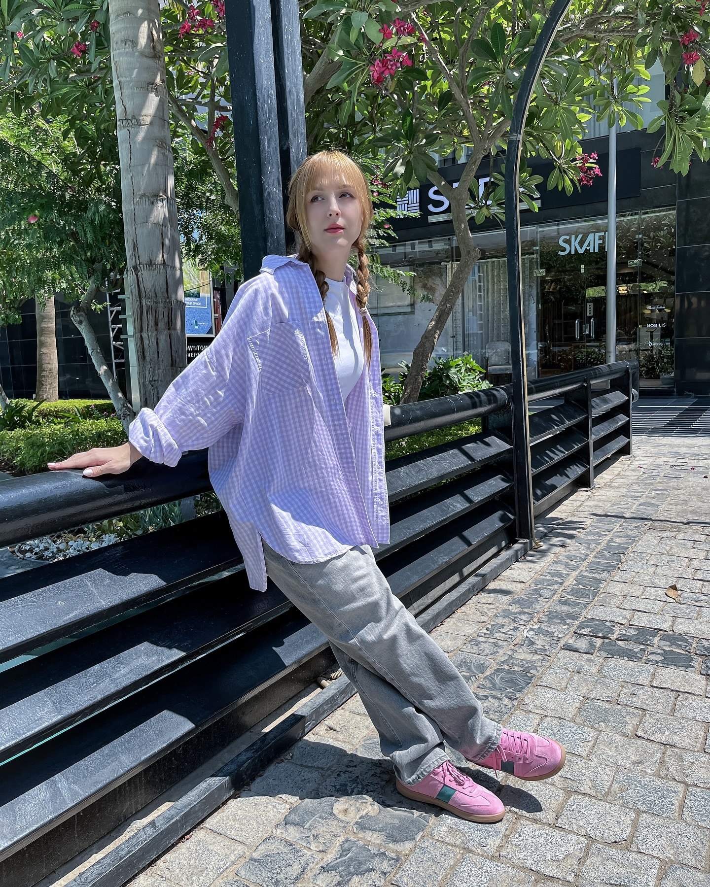 30 Transitional Fall Outfits You Need Now 4 Lilac Check Shirt With Grey Jeans And Pink Sneakers