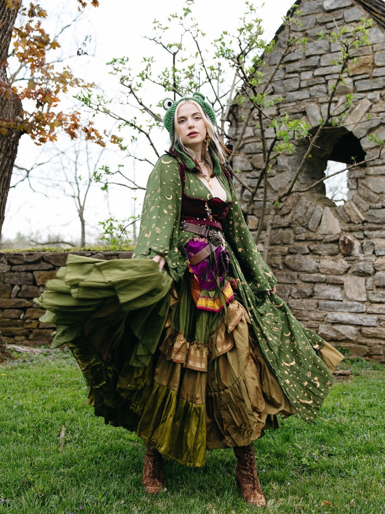 25 Witchy Outfit Ideas for 2026 26 Maxi Fairy Skirt With Celestial Print Robe