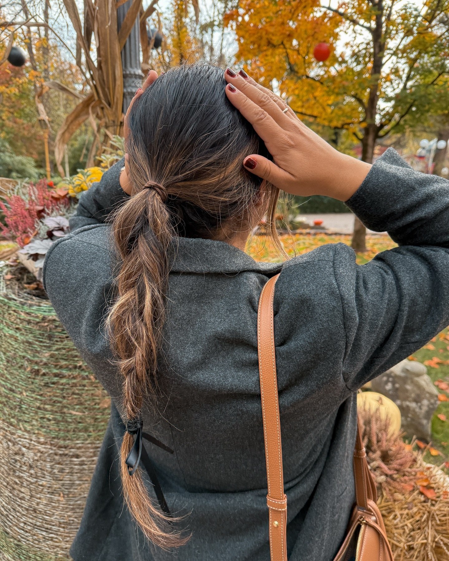 25 Fall Braids for 2026 You Need to Try Now 10 Messy French Braid With Ribbon Detail