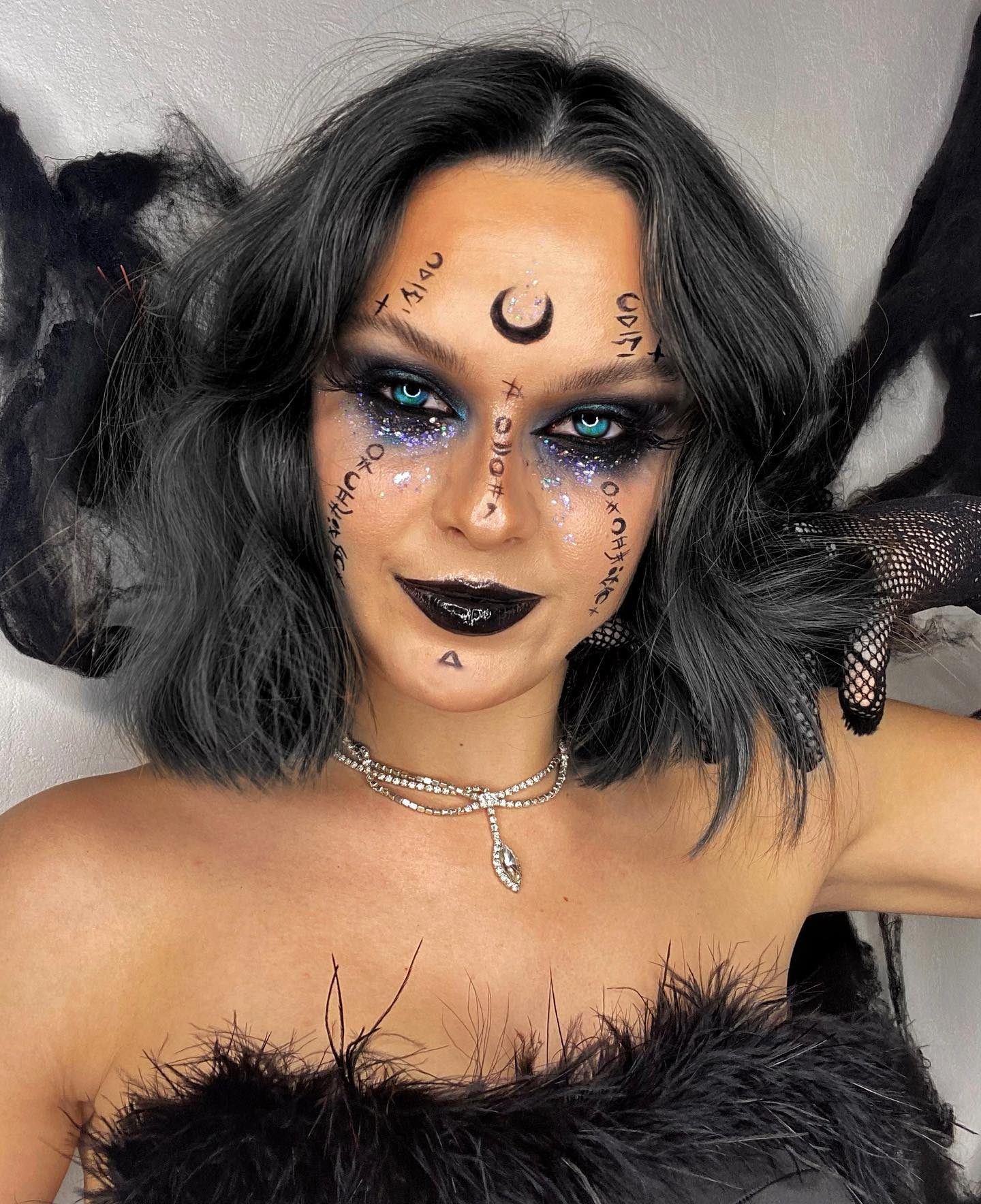 25 Witch Hairstyles 2026: Enchant Your Look 27 Mystic Mid-Length Waves With Charcoal Ash