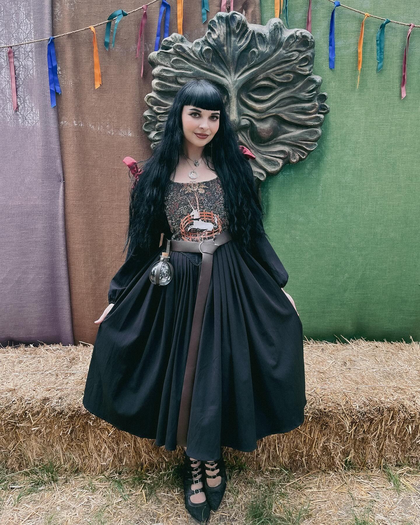 25 Witchy Outfit Ideas for 2026 20 Mystical Dark Academia Midi Skirt Outfit