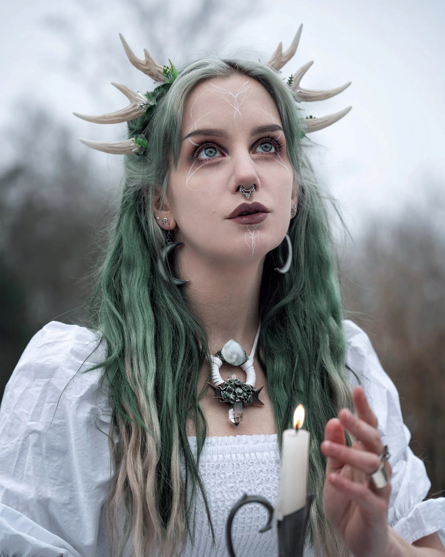 25 Witch Hairstyles 2026: Enchant Your Look 12 Mystical Green Ombre Waves With Antler Crown