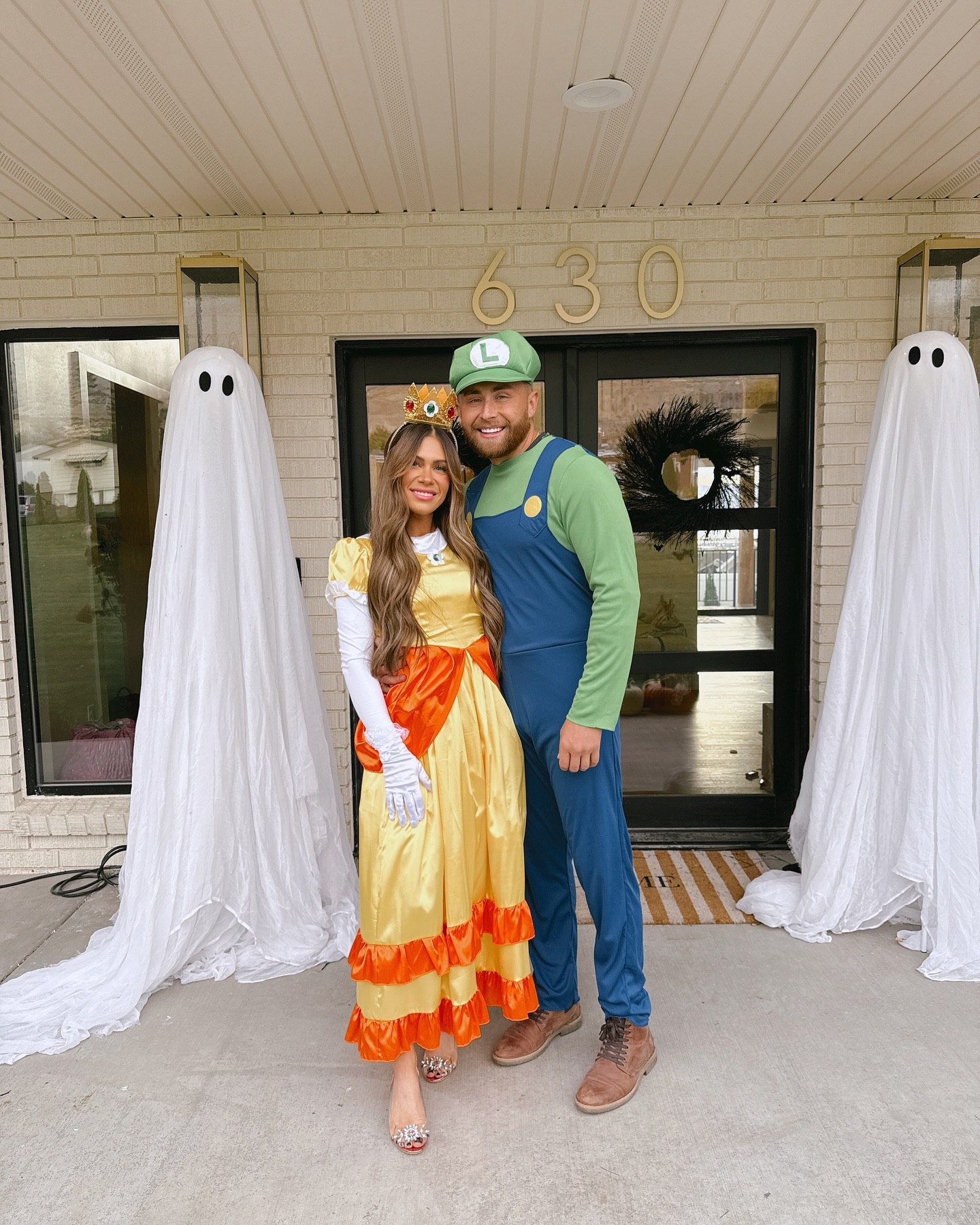 25 Hilarious Halloween Costumes for 2026 You Can’t Miss 24 Princess Daisy and Luigi Couple Halloween Costume