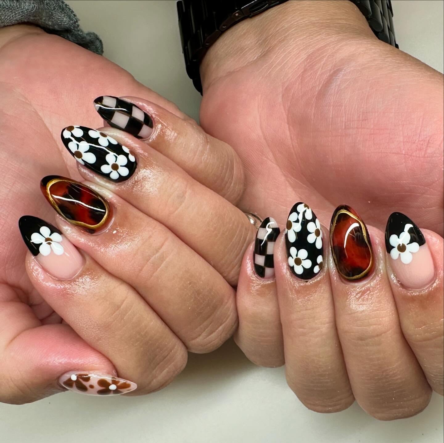 27 September Nails 2026 Trends You Must See 24 Retro Checkerboard & Flower Almond Nails