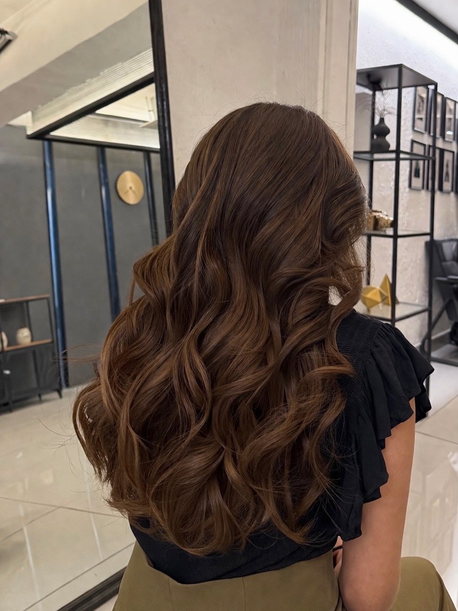 27 Stunning Fall Hair Colors for Brunettes 2026 12 Rich Chocolate Balayage With Loose Waves