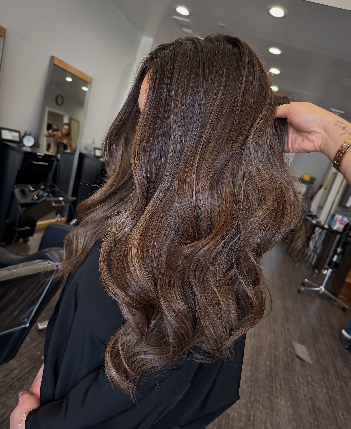 27 Stunning Fall Hair Colors for Brunettes 2026 4 Rich Chocolate Balayage With Warm Honey Highlights