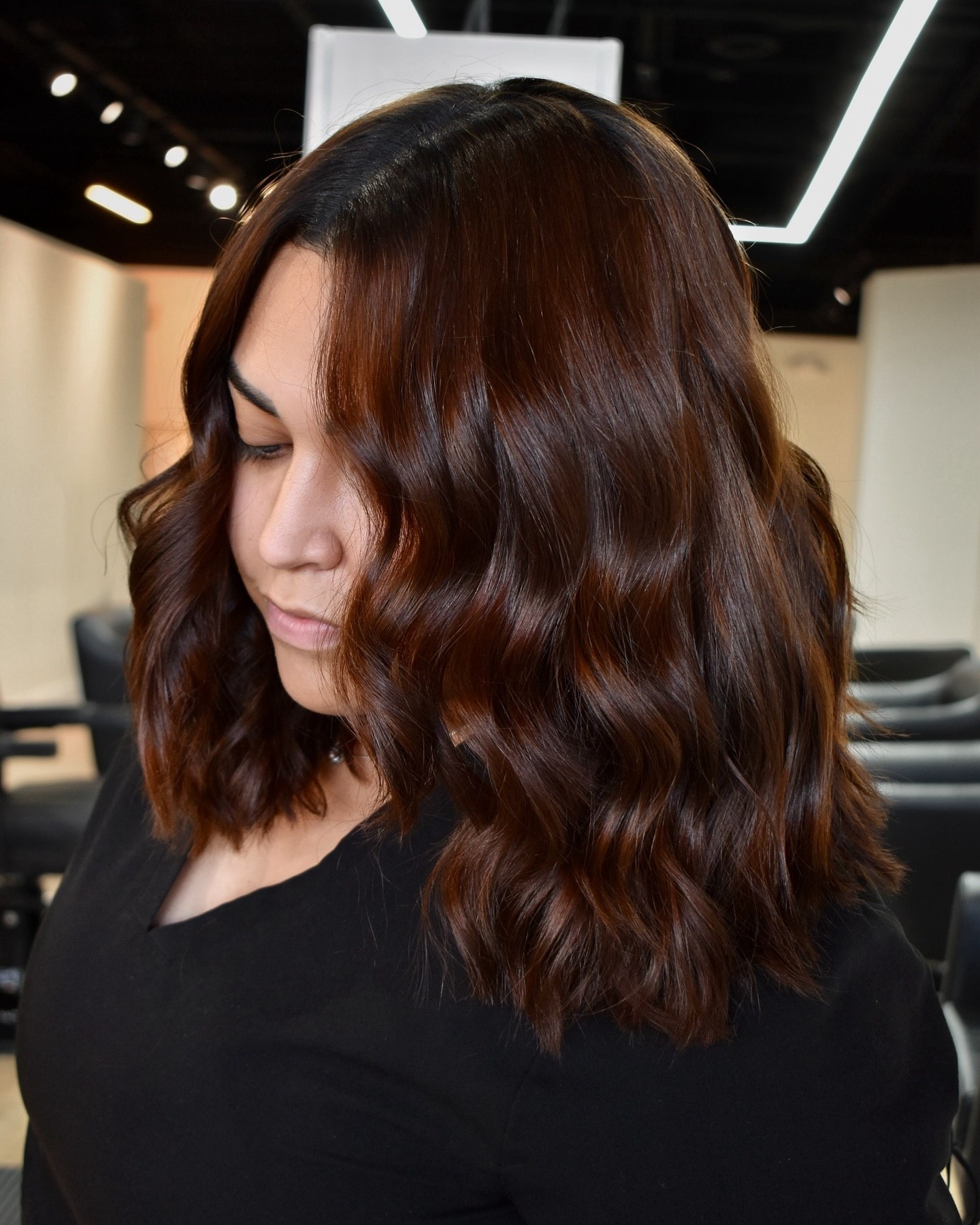 25 Stunning Brown Cinnamon Hair Color Ideas for 2026 20 Rich Cinnamon Brown With Soft Beach Waves