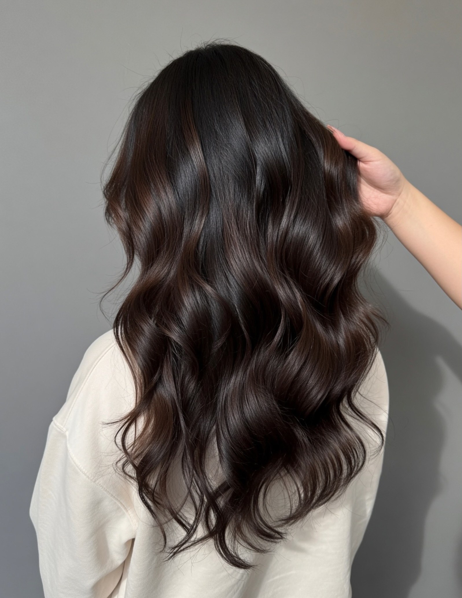27 Stunning Fall Hair Colors for Brunettes 2026 29 Rich Espresso Balayage With Loose Waves