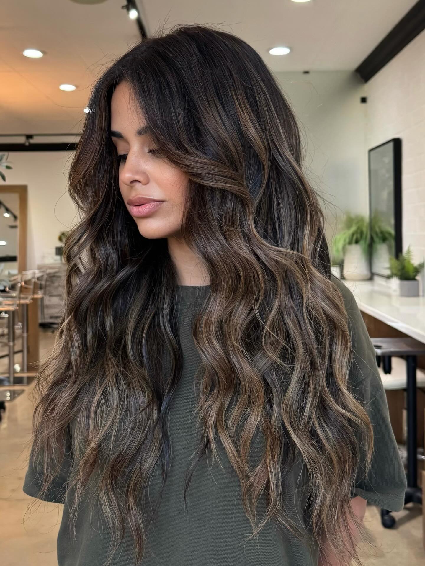 27 Stunning Fall Hair Colors for Brunettes 2026 7 Rich Espresso Balayage With Tousled Waves