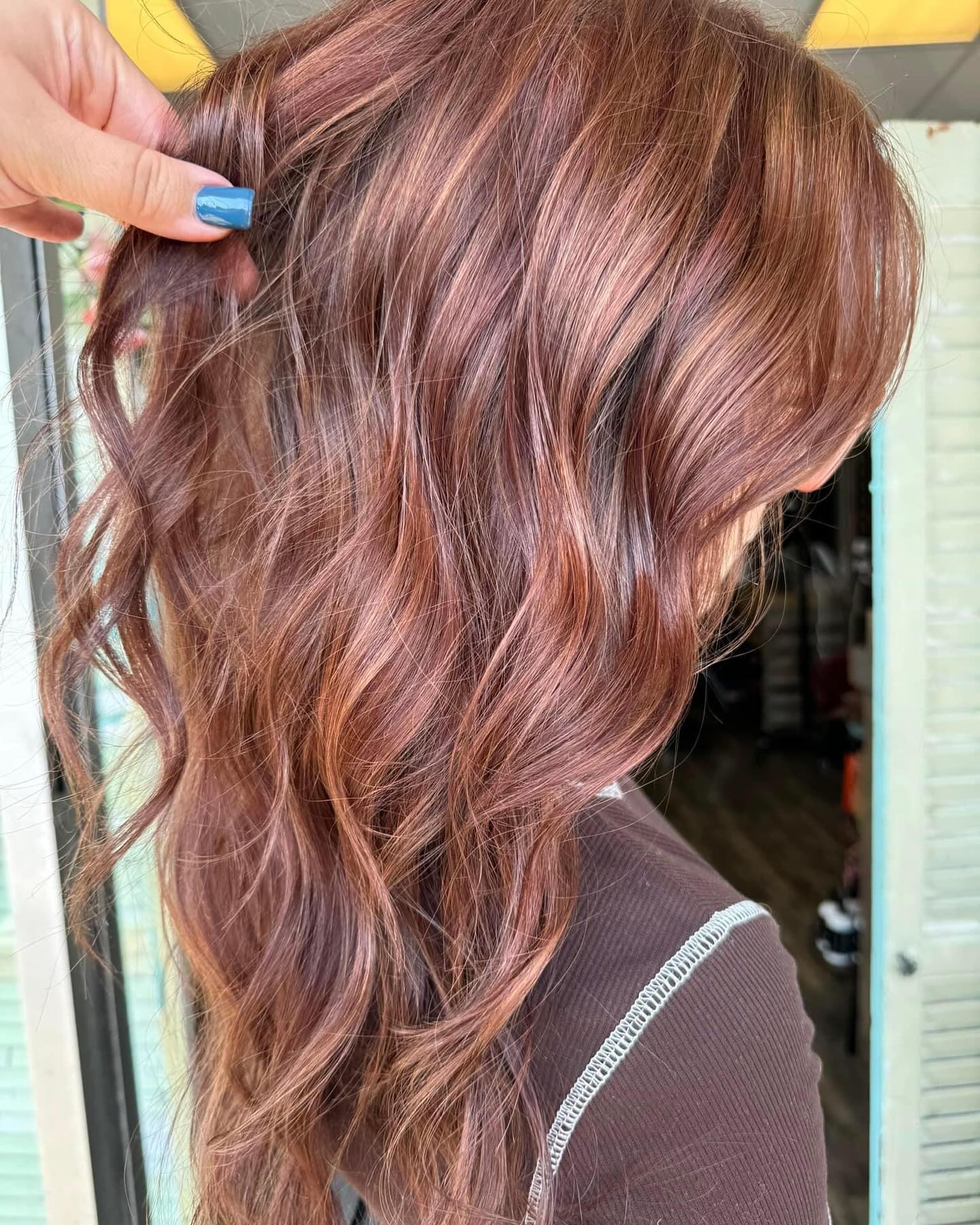 27 Fall Hair Colors 2026 You Need To See Now 20 Rose Gold Balayage With Loose Waves