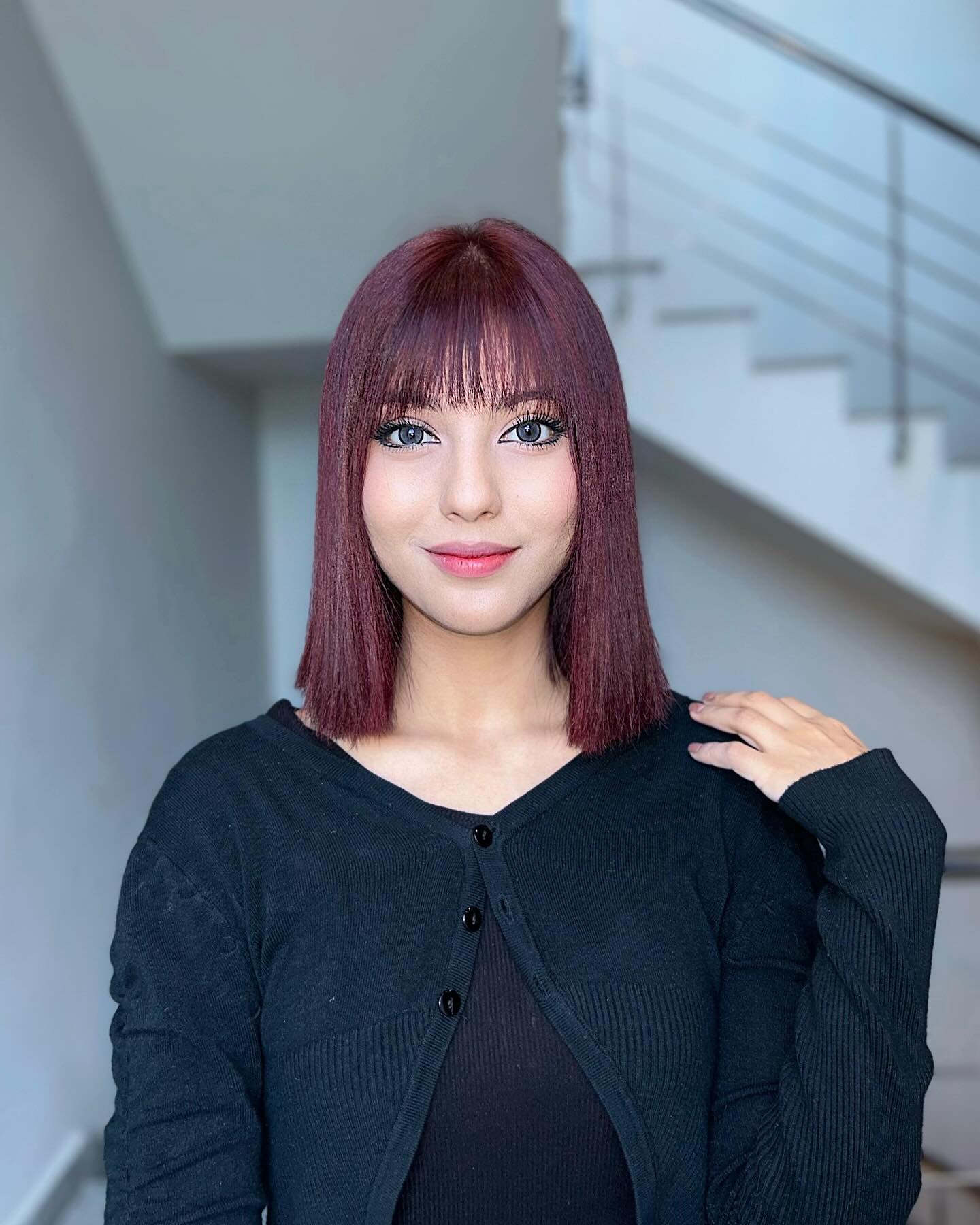 25 Fall Haircuts 2026 You Need To See Now 24 Sleek Burgundy Bob With Blunt Bangs
