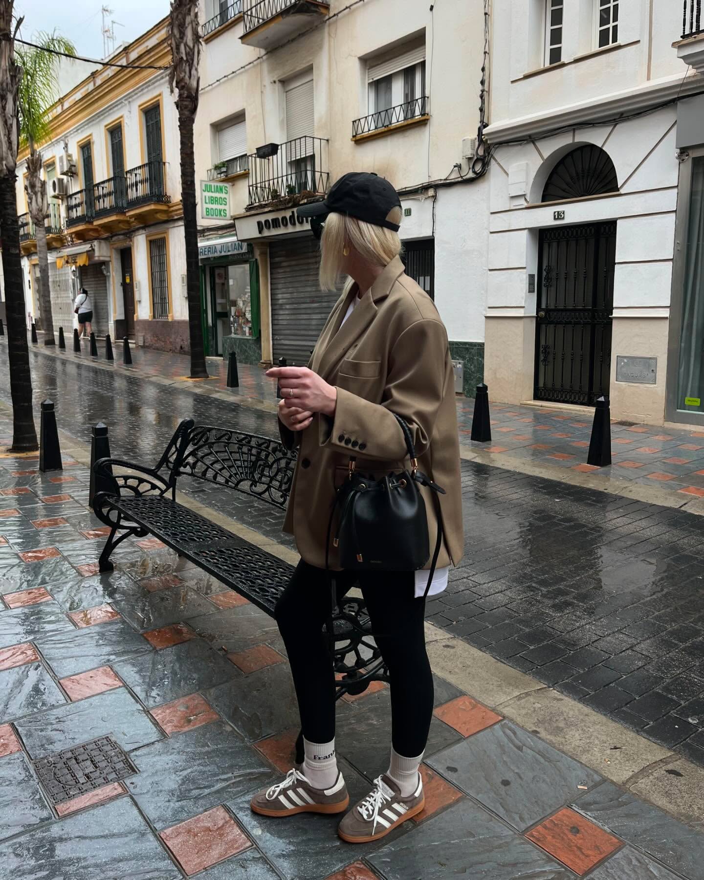 27 Leggings Outfits for 2026 You Need to See Now 5 Smart Casual Blazer With Black Leggings And Sneakers