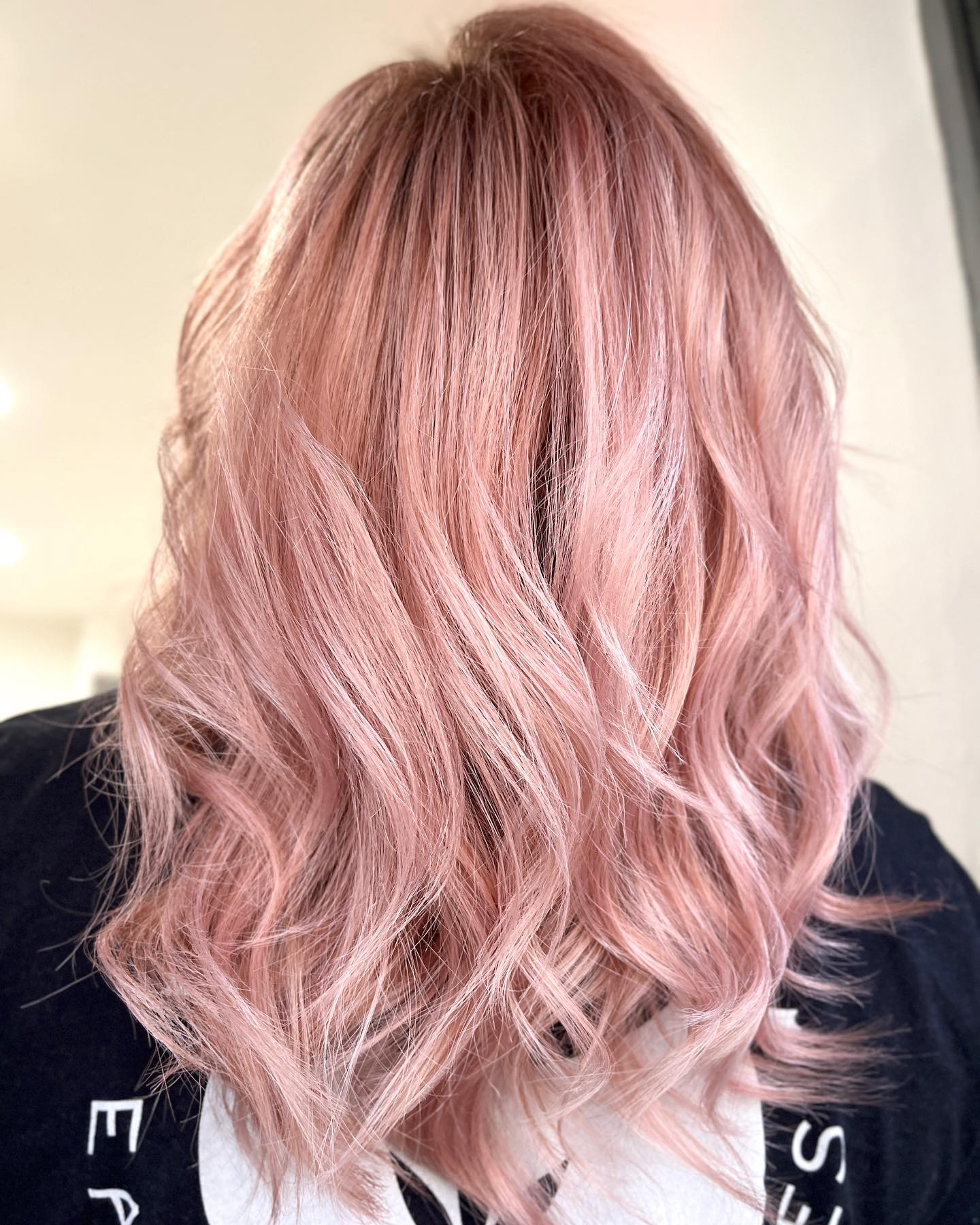 27 Stunning Fall Hair Colors for Blondes 2026 26 Soft Rose Gold Waves On Collarbone Length Hair