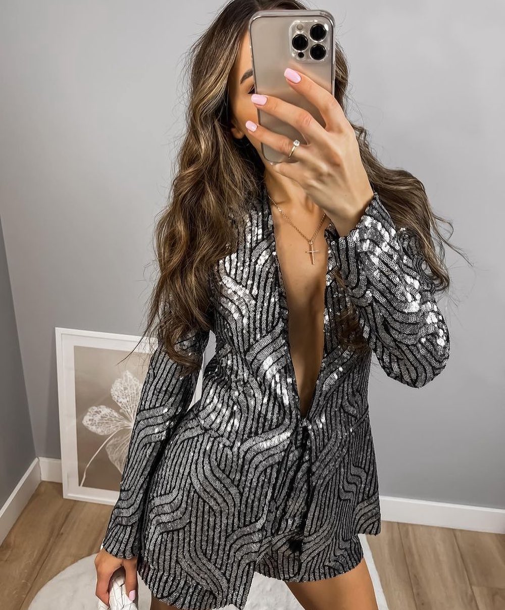 25 Fall Party Outfit Ideas You Need for 2026 24 Sparkly Sequin Blazer Dress for a Glam Night