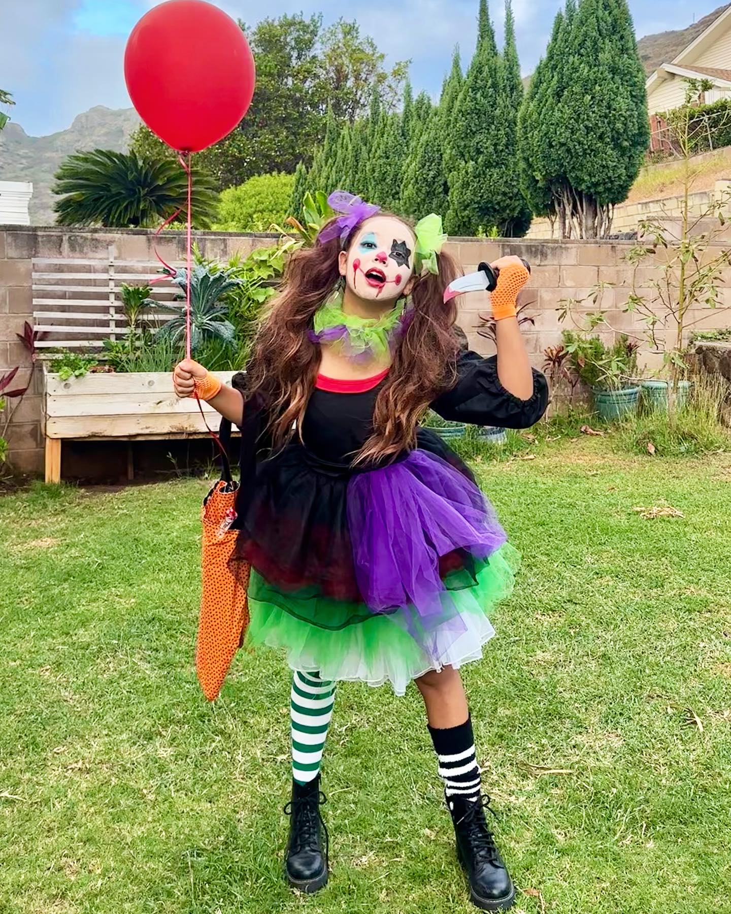 25 Hilarious Halloween Costumes for 2026 You Can’t Miss 4 Spooky Clown Costume With Tulle Skirt And Red Balloon