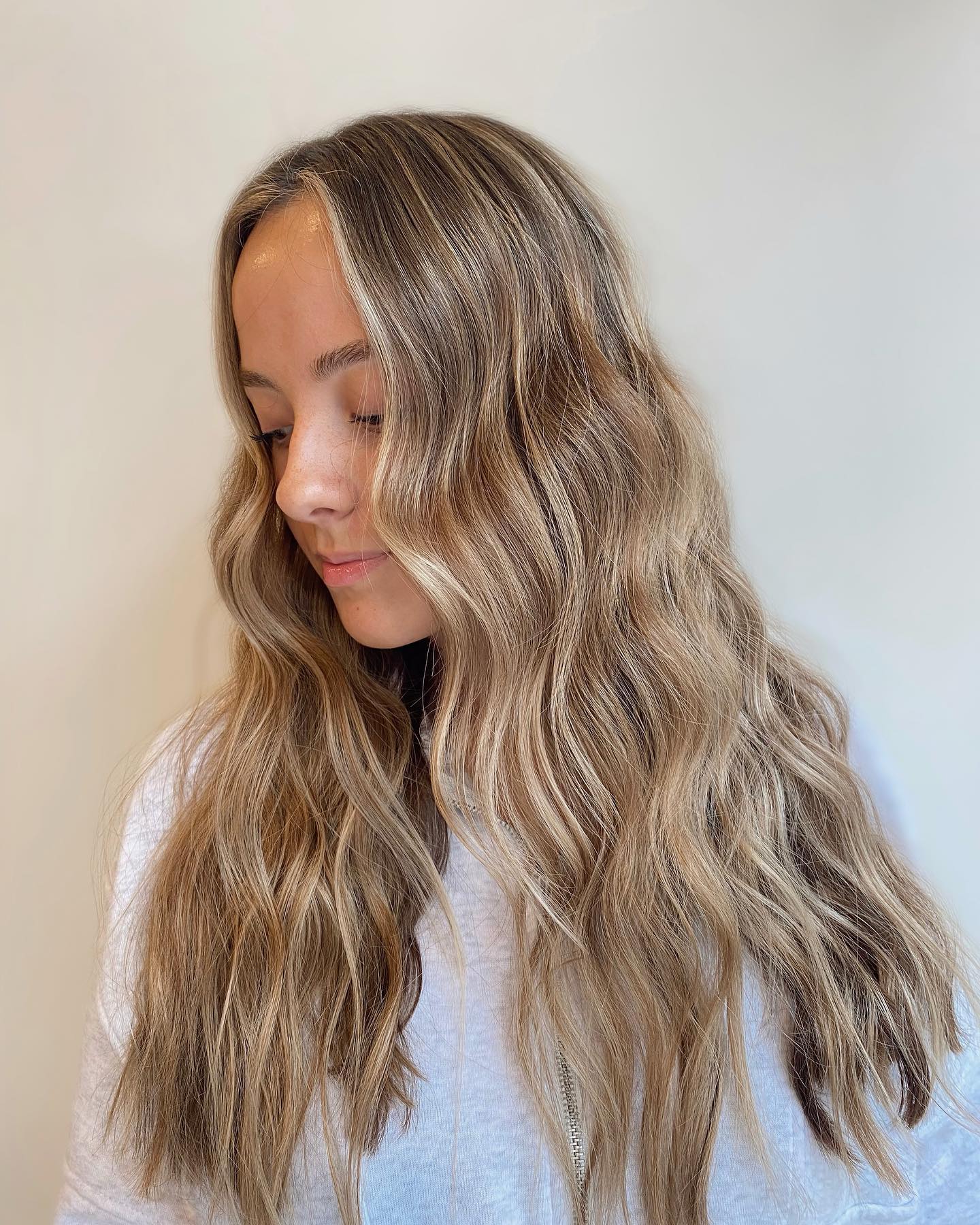 25 Stunning Fall Hair Colors for Brown Hair in 2026 13 Sun-Kissed Honey Blonde Highlights On Brunette Waves