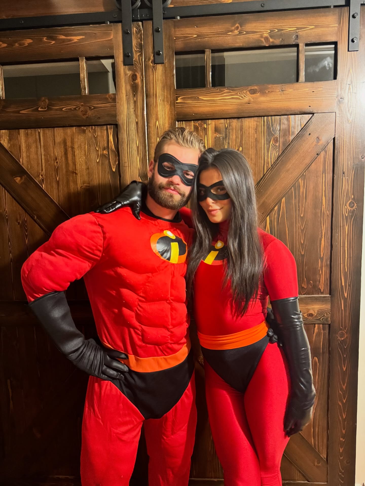 27 Epic Couples Halloween Costumes for 2026 4 The Incredibles Couple's Halloween Costume