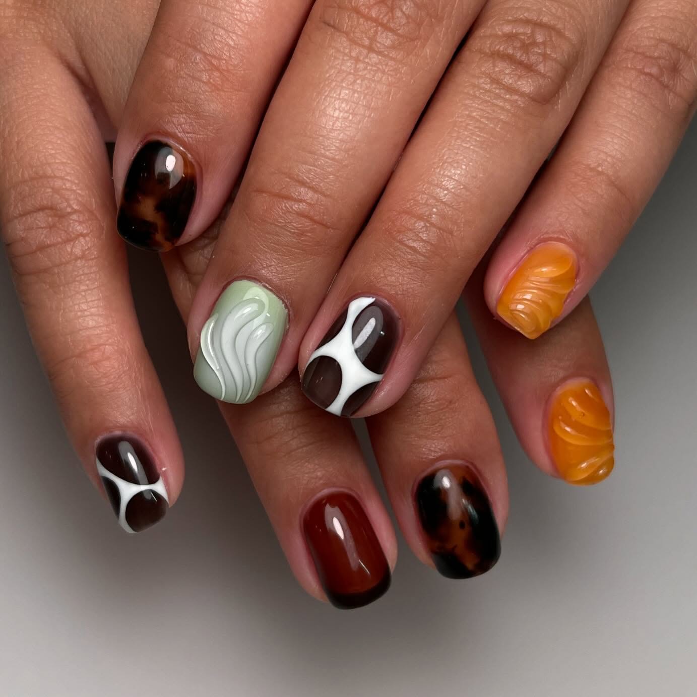 27 Must-Try Short Fall Nail Ideas for 2026 11 Tortoiseshell and Swirl Short Fall Nails