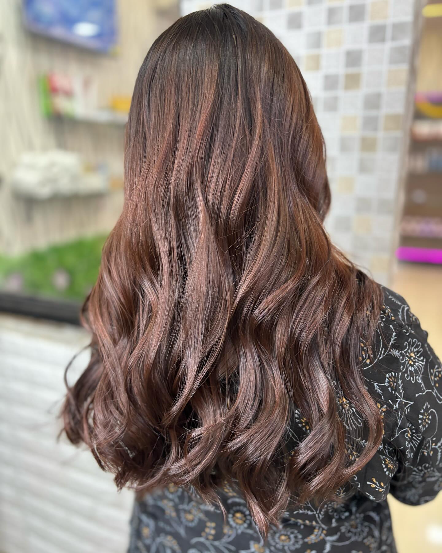 25 Stunning Brown Cinnamon Hair Color Ideas for 2026 15 Warm Cinnamon Balayage With Loose Waves