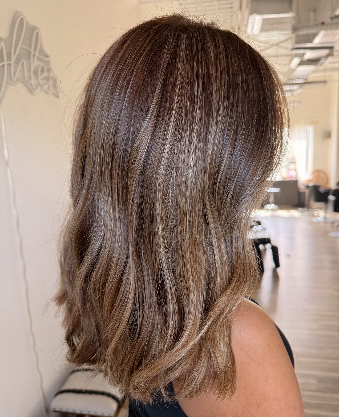 25 Stunning Fall Hair Colors for Brown Hair in 2026 11 Warm Honey Balayage On Textured Collarbone Cut