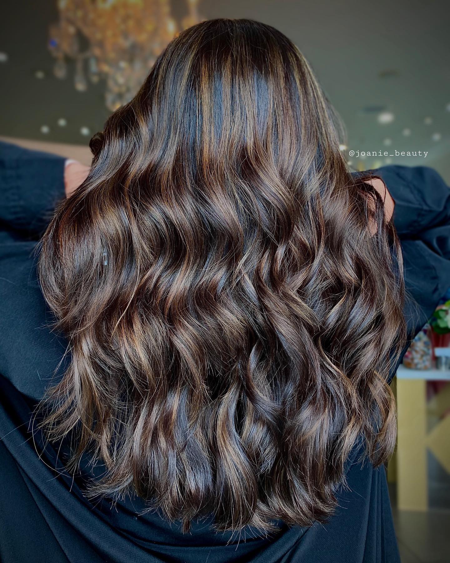 27 Stunning Fall Hair Colors for Brunettes 2026 11 Warm Money Piece Brunette Waves
