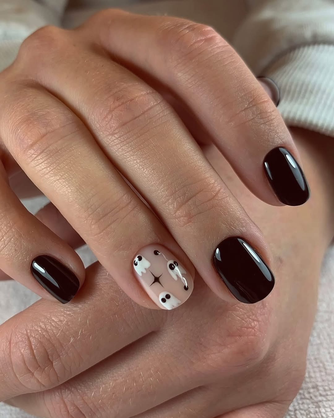 Cute Ghostly Halloween Accent Nails