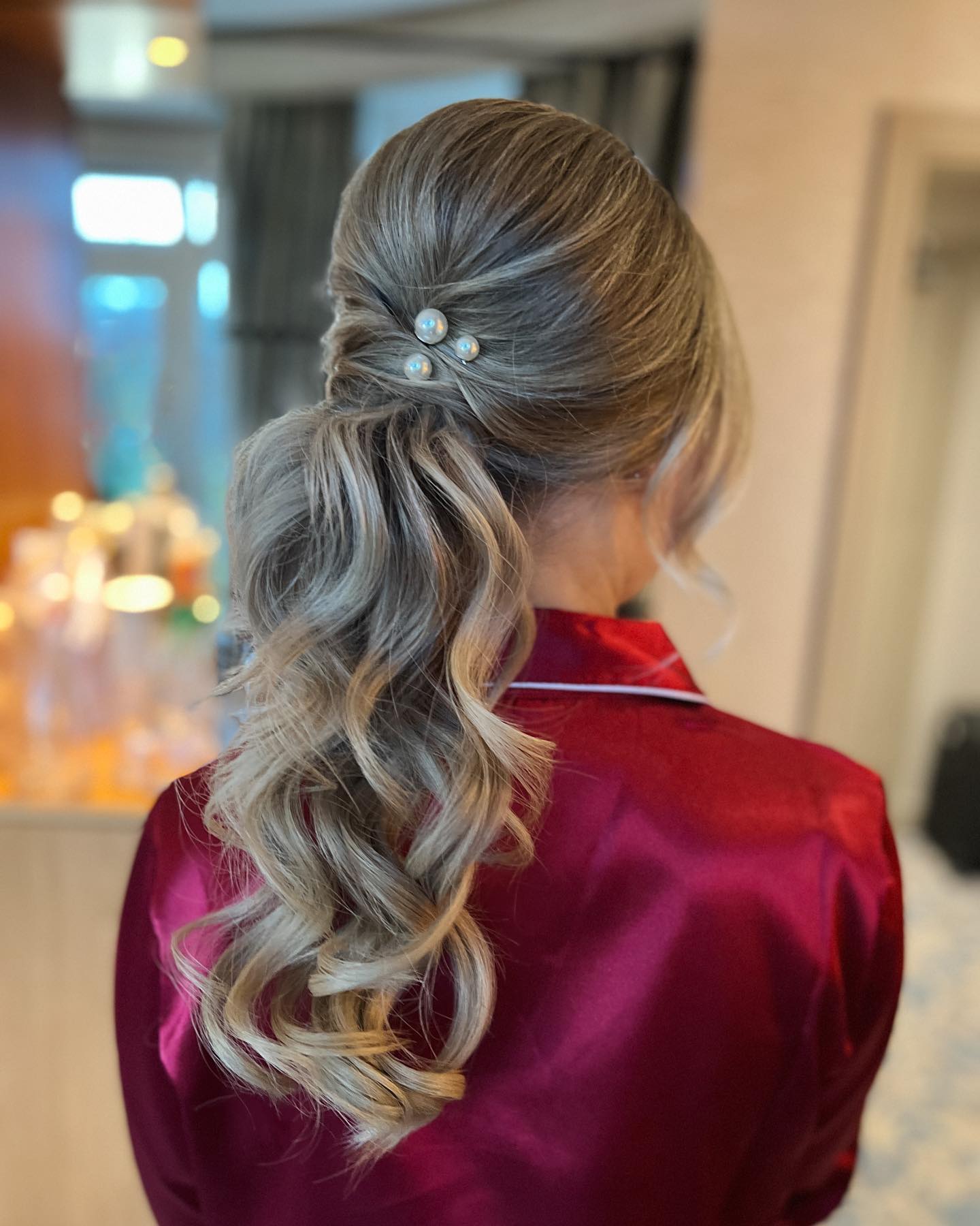 Elegant Pearl Embellished Textured Ponytail