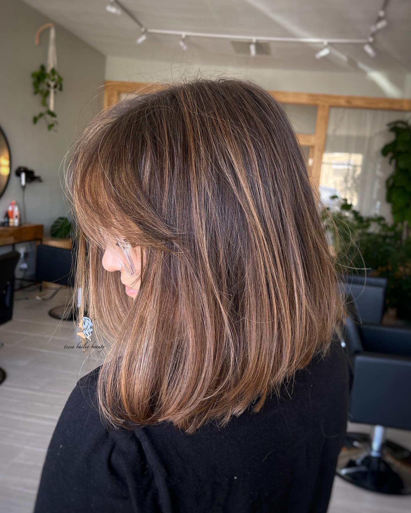 Face-Framing Layers With Subtle Highlights