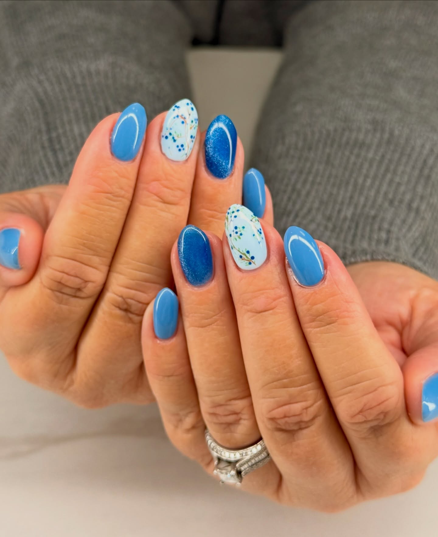 Glossy Blue Floral Accent Oval Nails