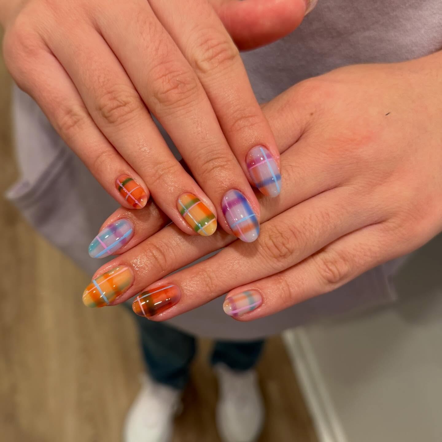 Gradient Plaid Aura Almond Nails