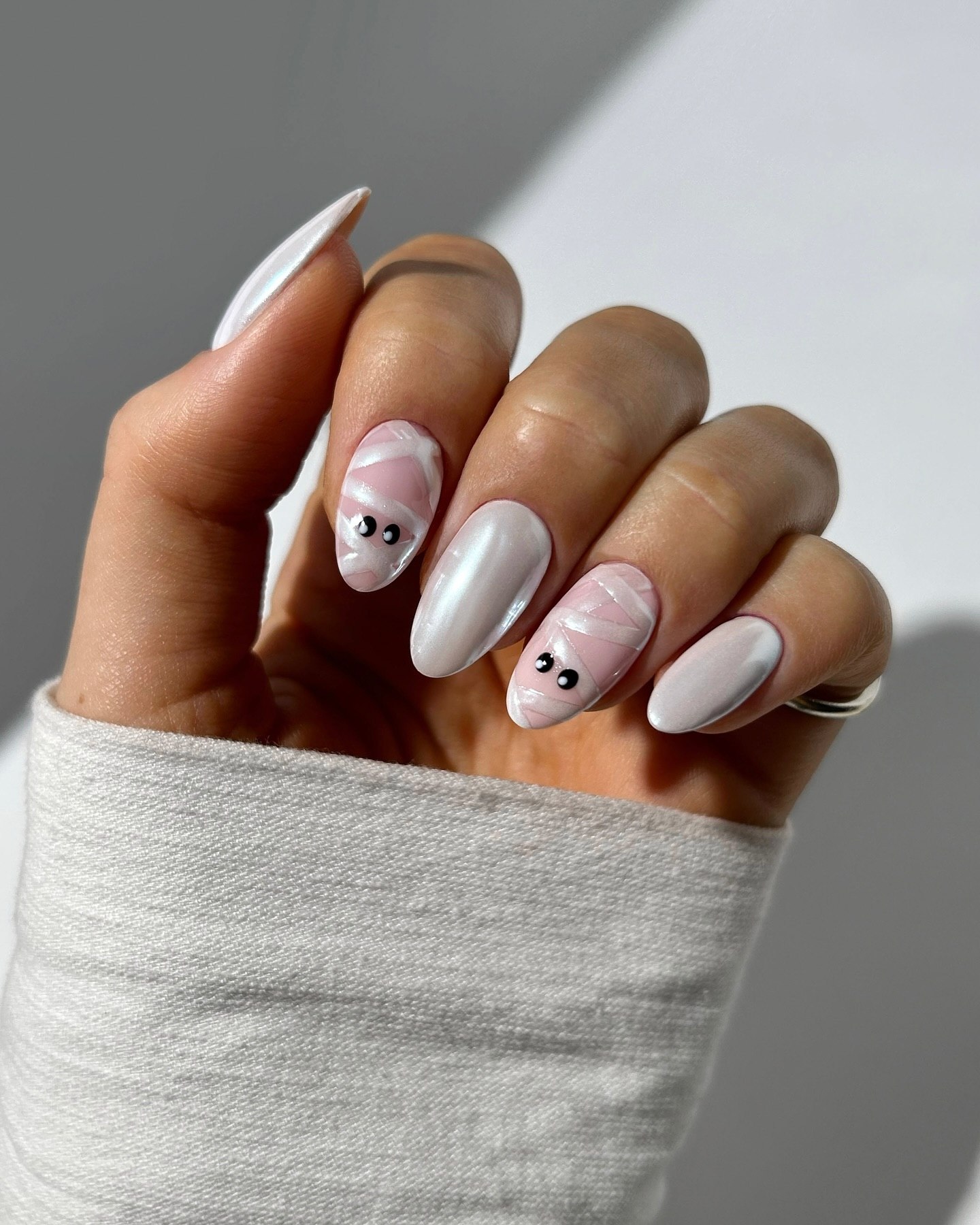 Sweet Mummy Duo Chrome Almond Nails