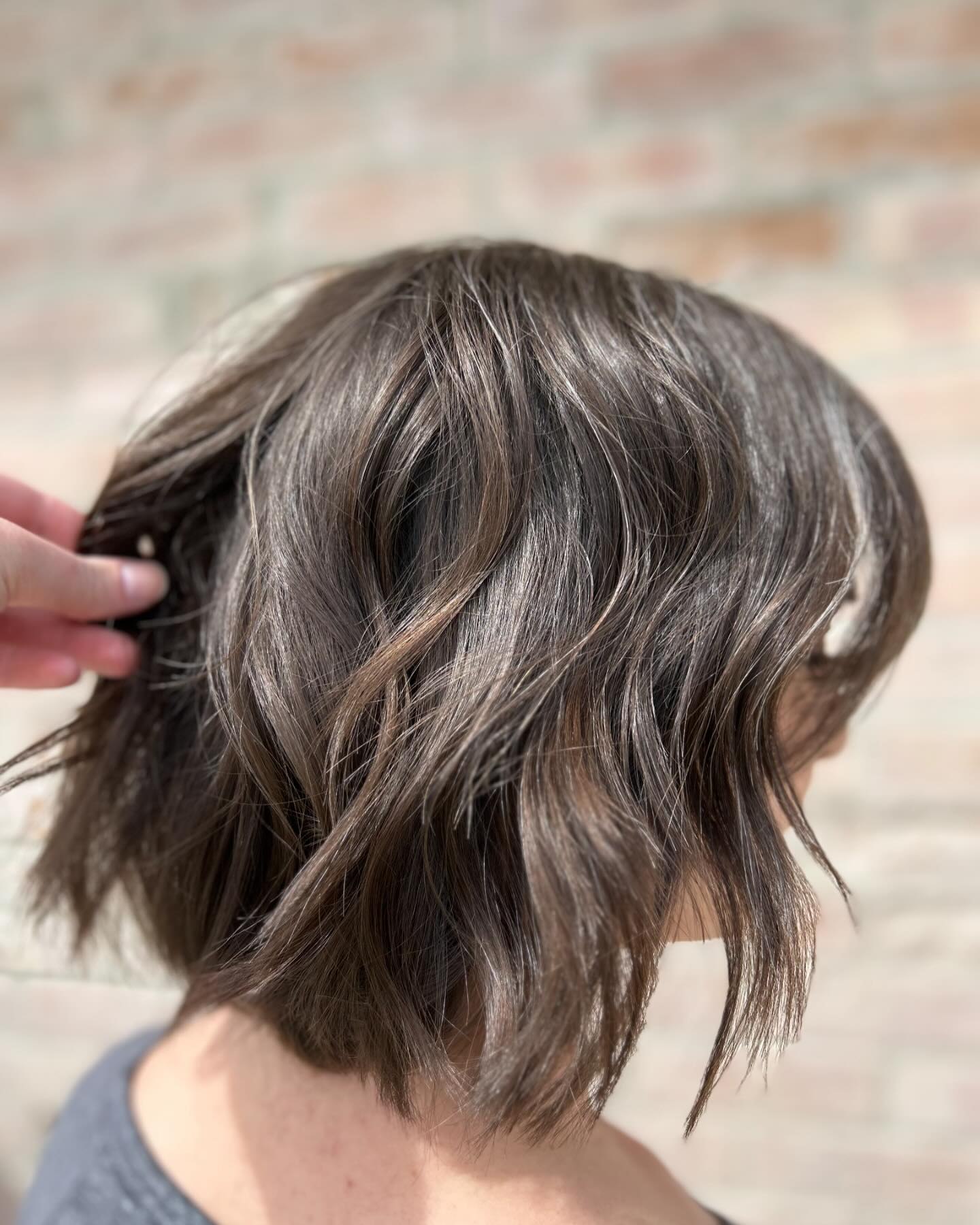 Textured Layered Bob With Soft Waves