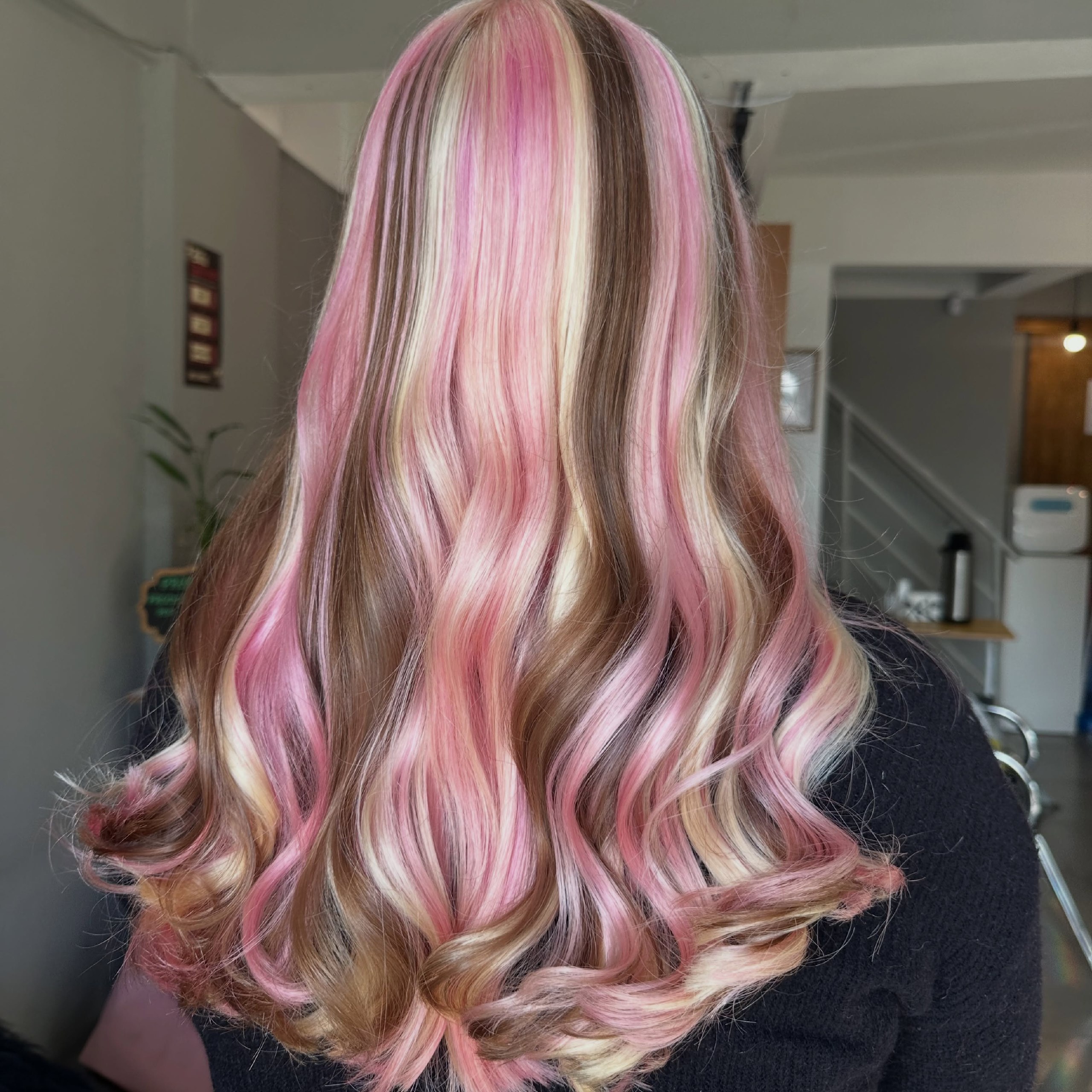 Tri Color Ribbon Highlights In Long Waves