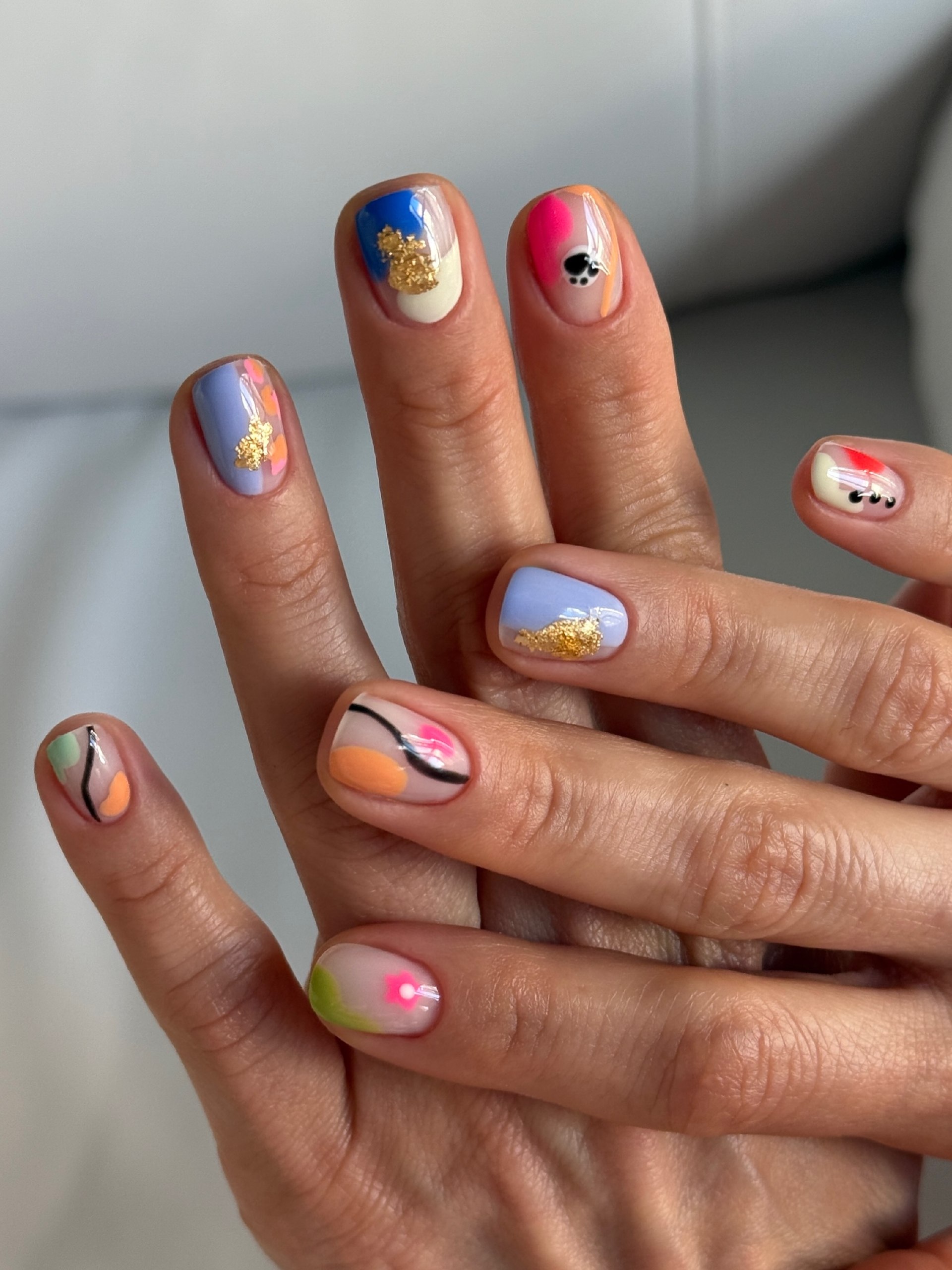 Abstract Art Blobs and Gold Flake Nails