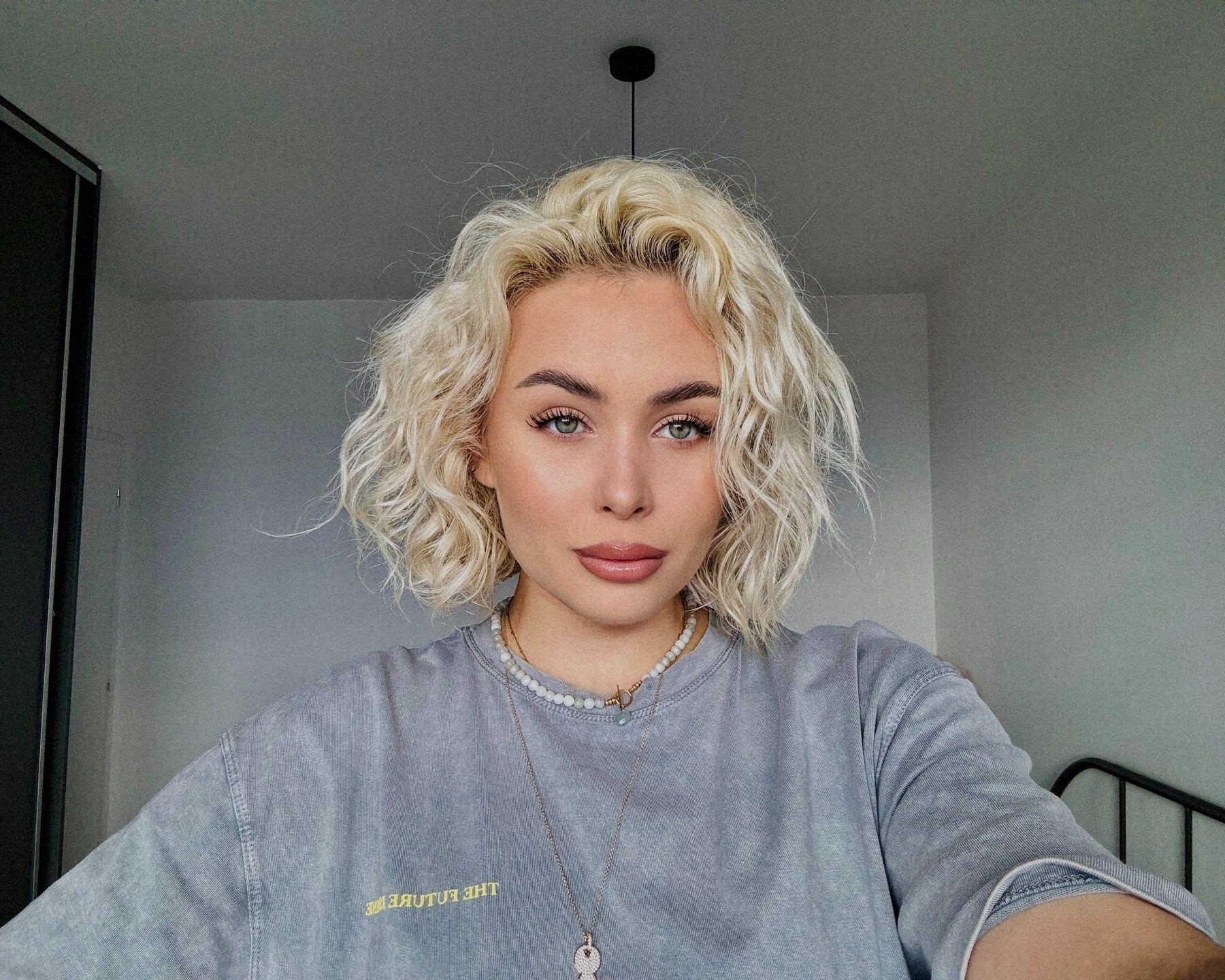 Beachy Blonde Waves For Effortless Curls