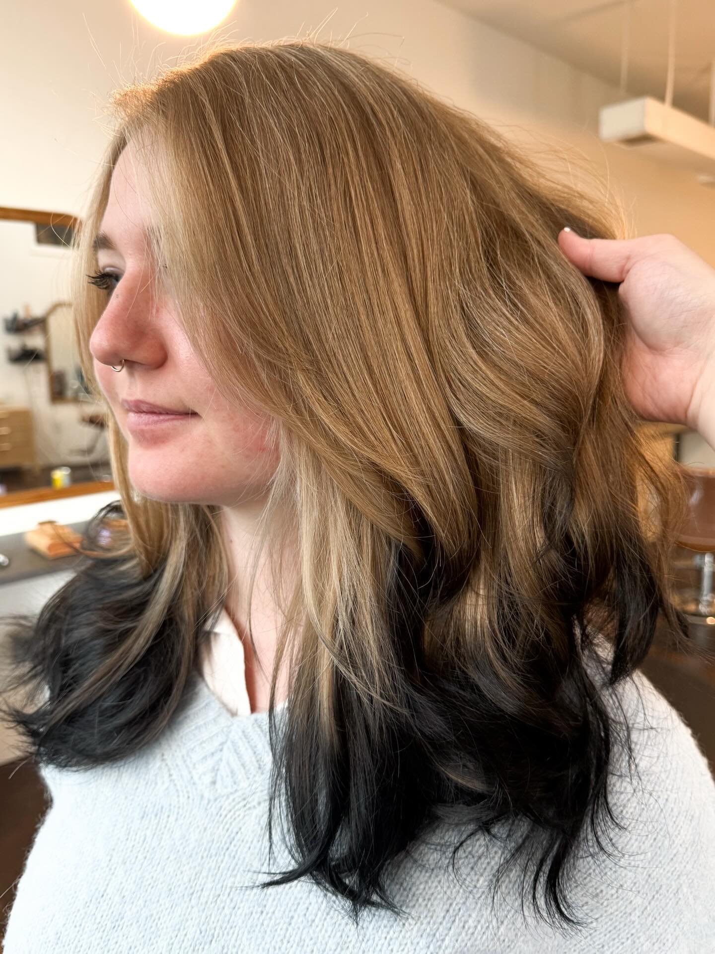 Black Dip-Dye Blonde Collarbone Lob With Face-Framing