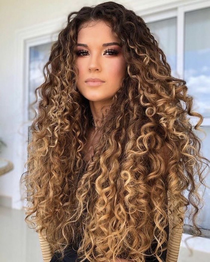 Cascading Honey Blonde Curls With Lived-In Highlights