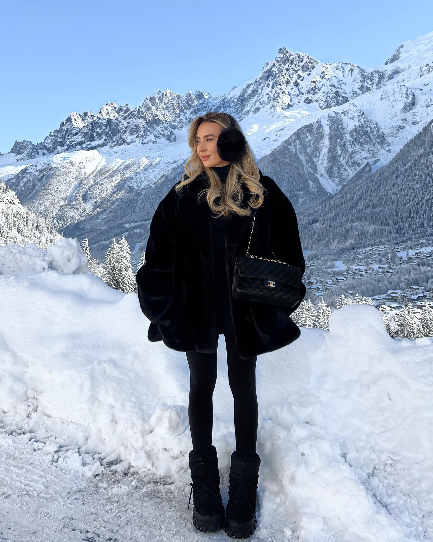 Chic Faux Fur Coat And Snow Boots Ensemble