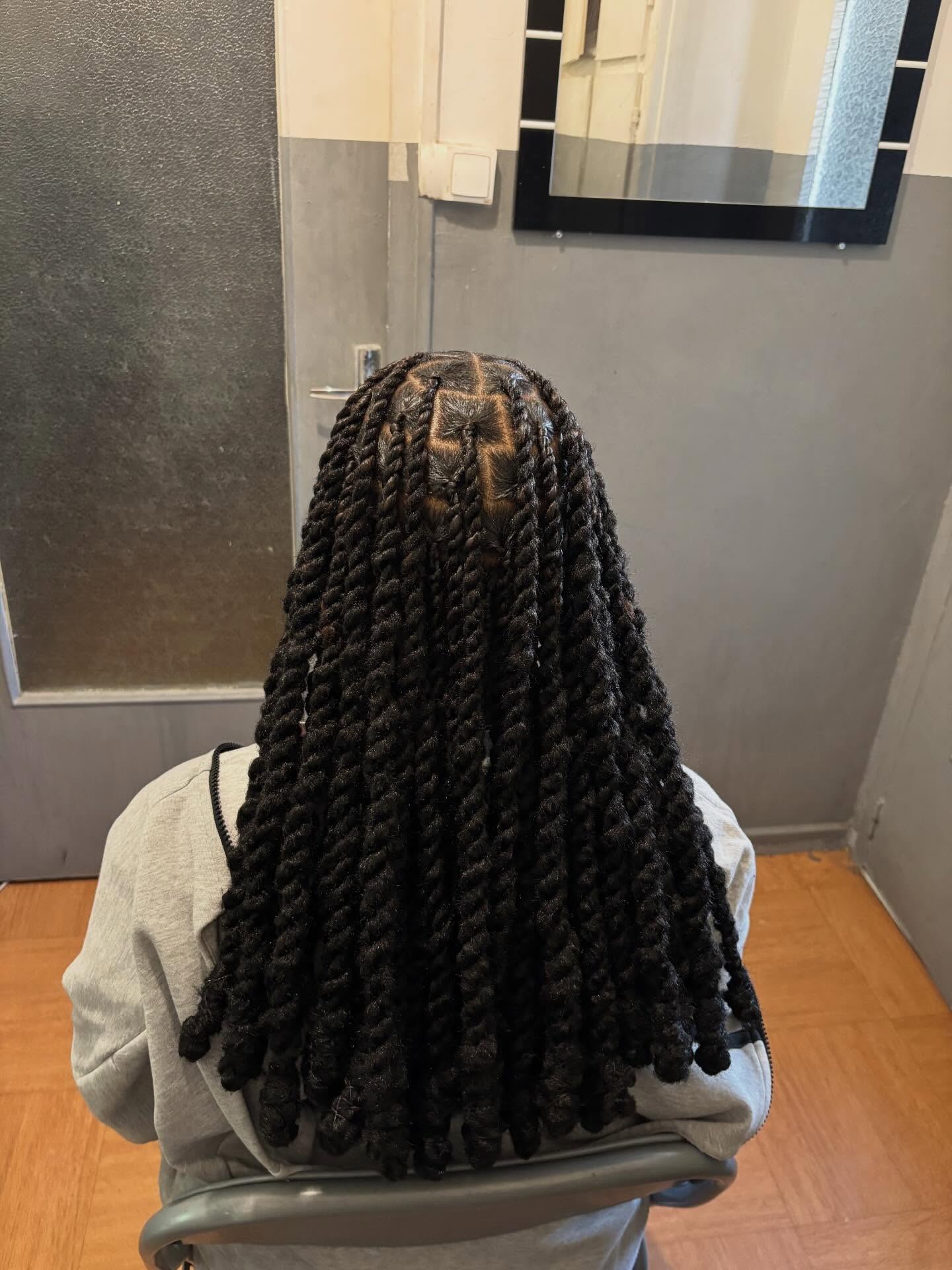 Classic Knotless Kinky Twists With Square Parts