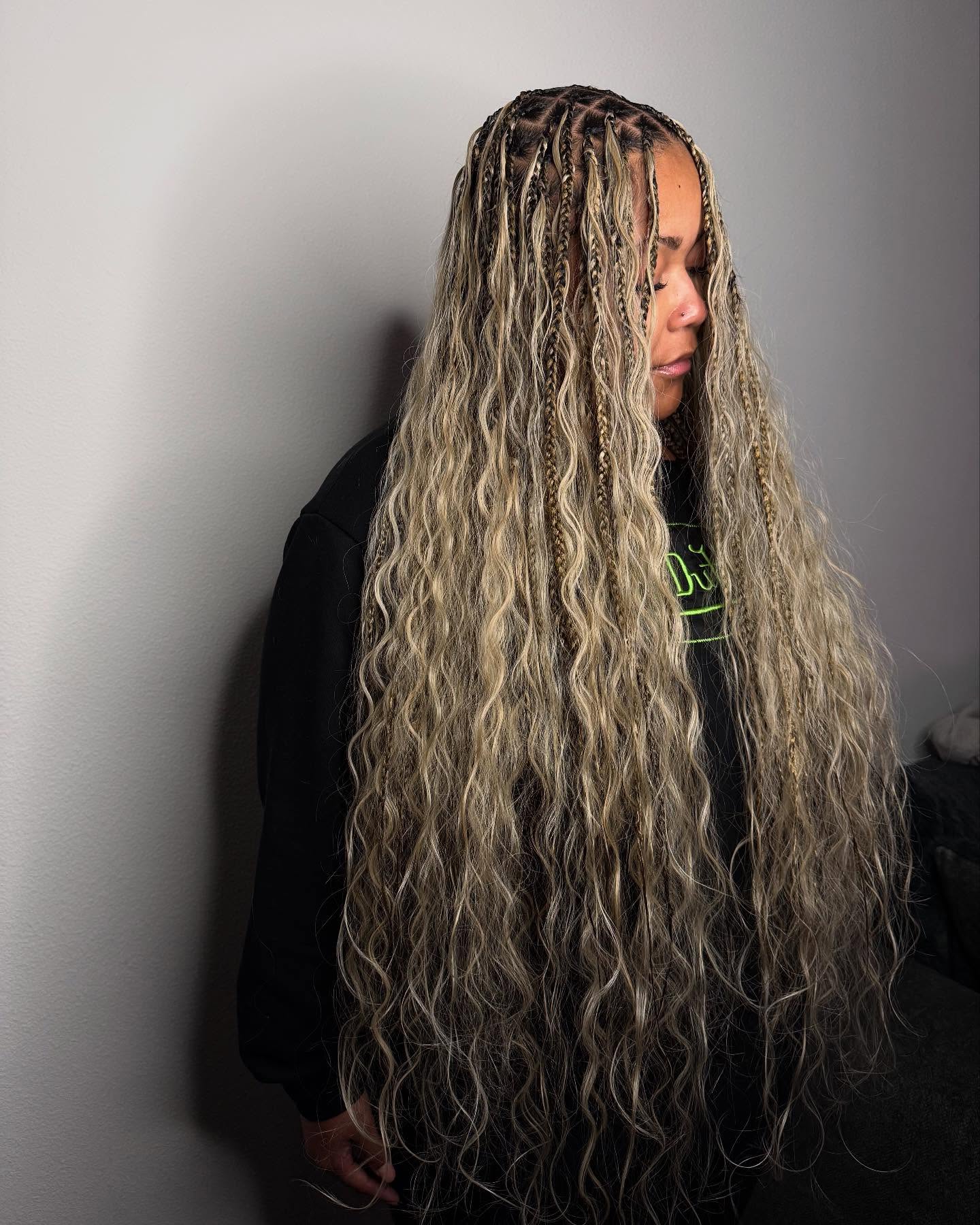 Deep Wave Knotless Box Braids With Blonde Highlights