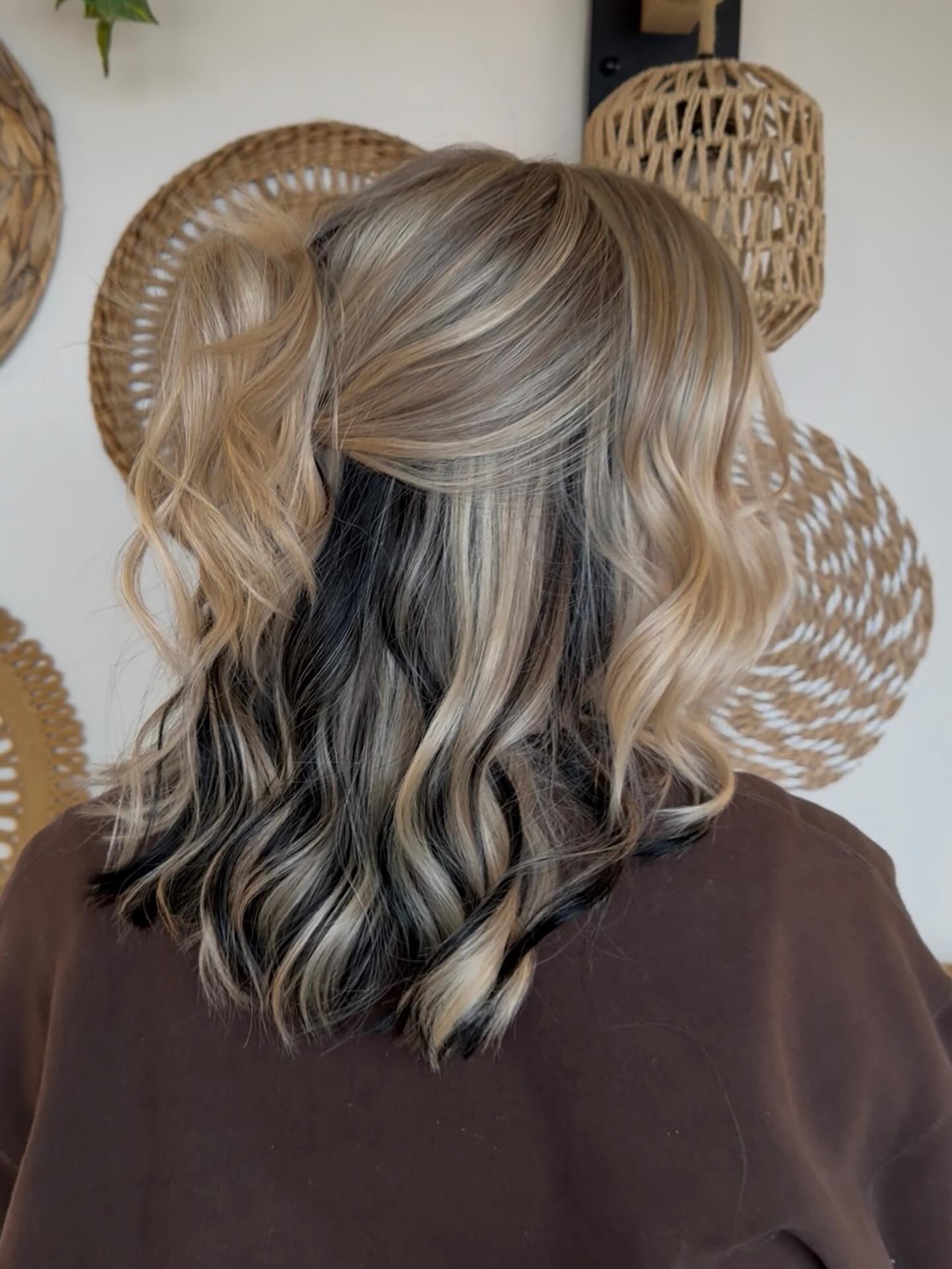 Dramatic Black and Blonde Highlights With Soft Waves