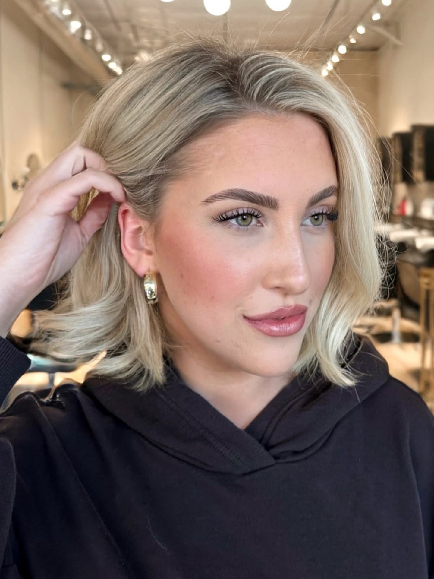 Effortless Wavy Honey Blonde Bob
