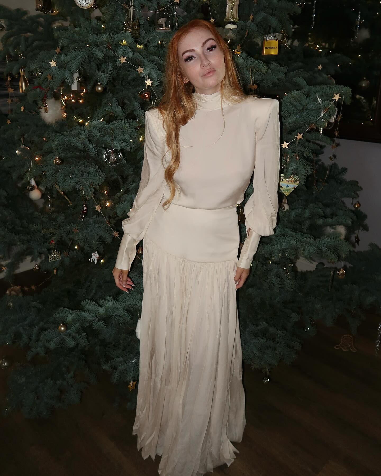 Elegant Cream Drape Dress With Statement Shoulders