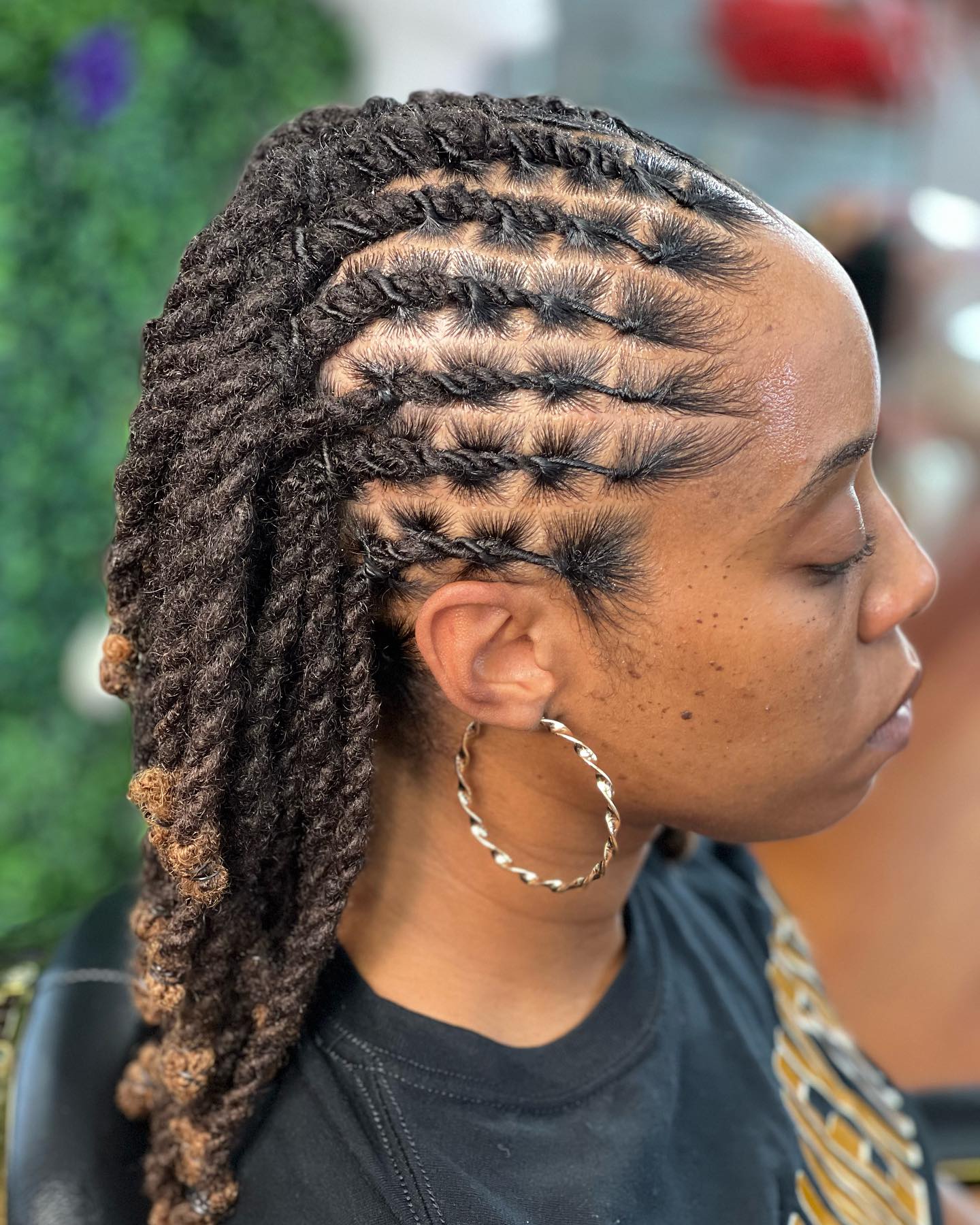 Elegant Flat Twists with Defined Edges