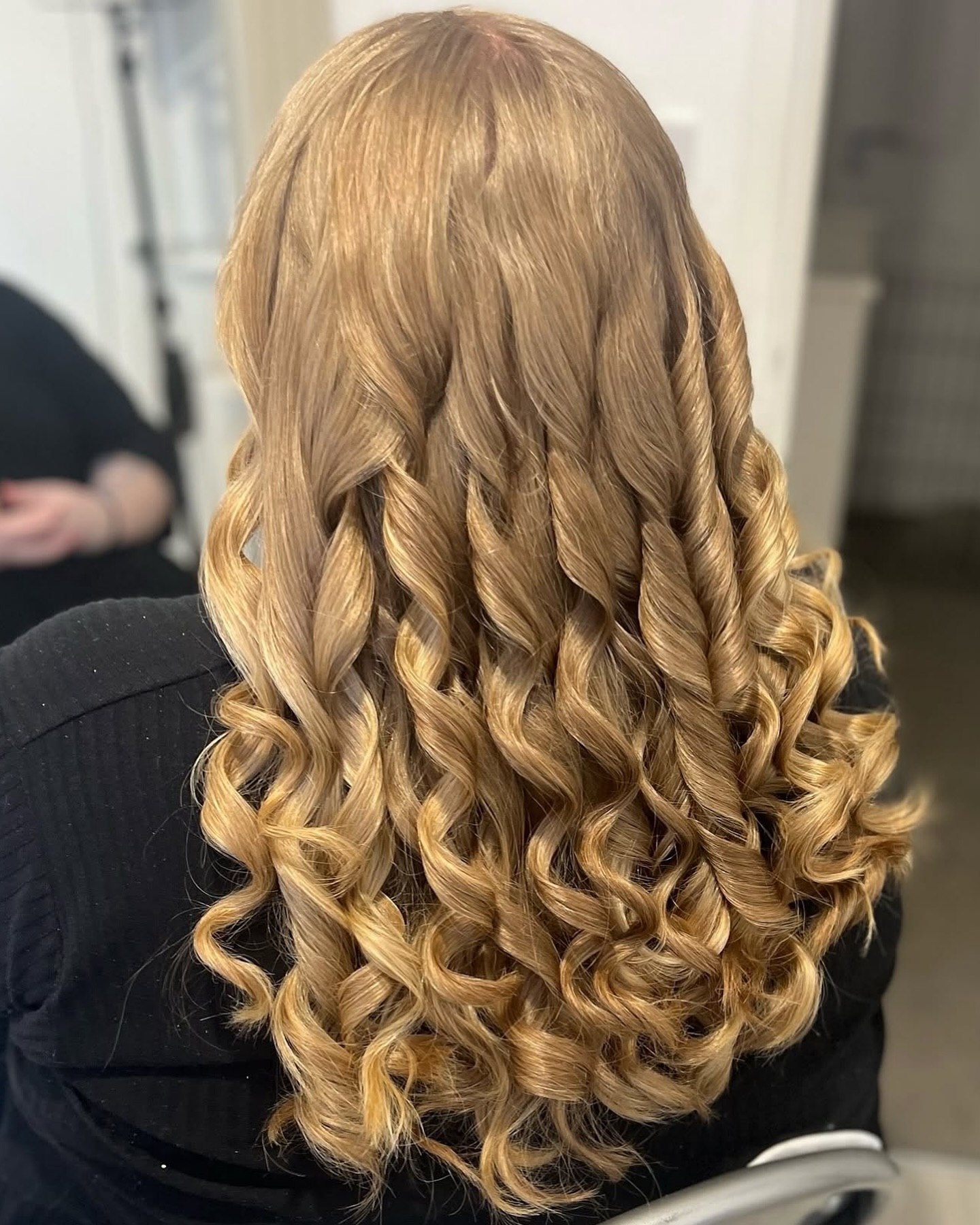 Elegant High-Gloss Spiral Curls