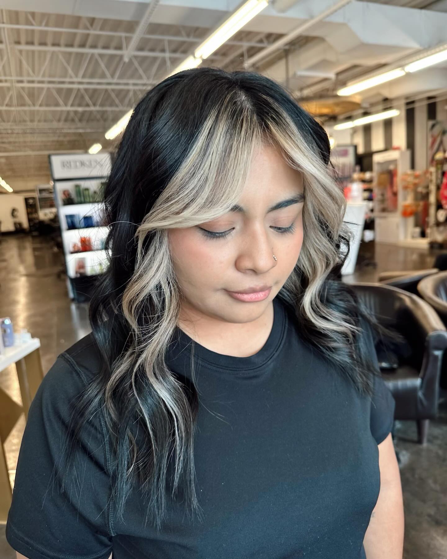 Face-Framing Highlights With Dark Base
