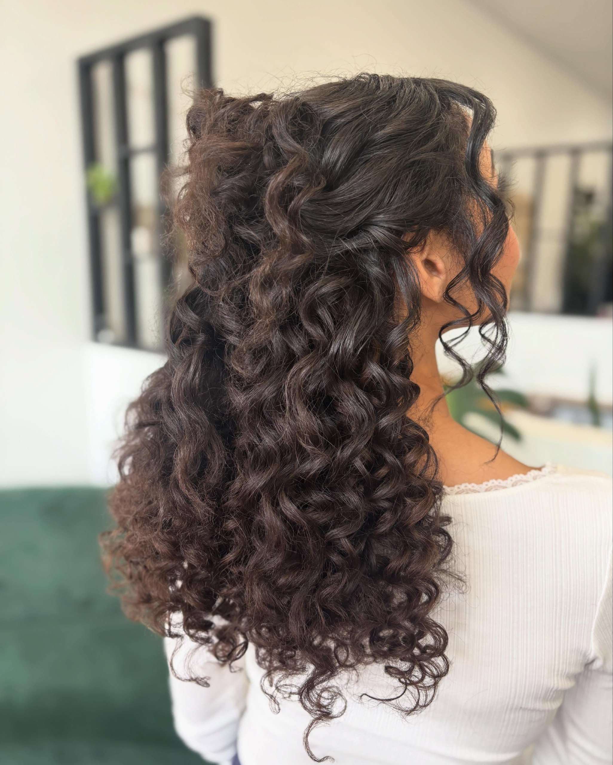 Glamorous Half-Up Voluminous Curls